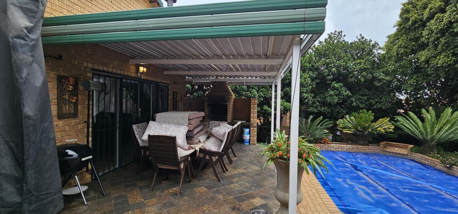 5 Bedroom Property for Sale in Moreleta Park Gauteng