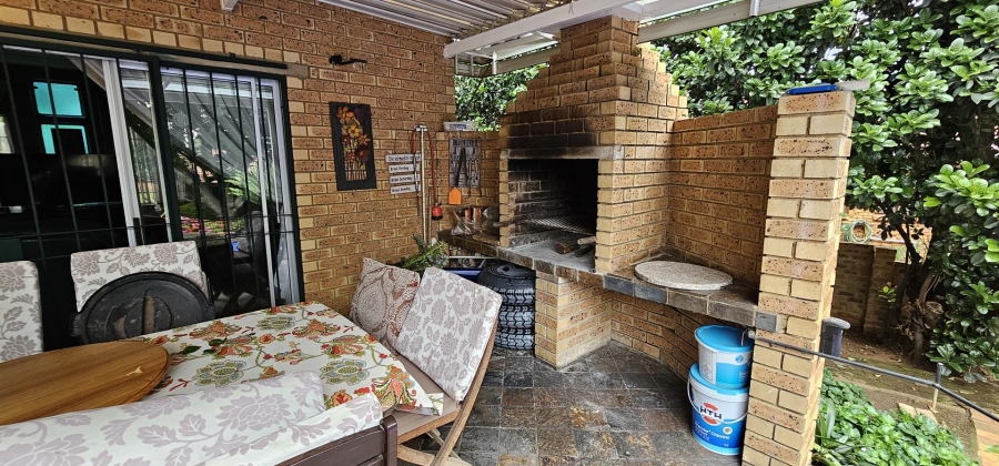 5 Bedroom Property for Sale in Moreleta Park Gauteng