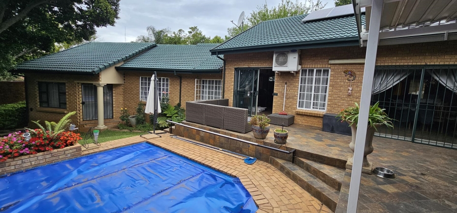 5 Bedroom Property for Sale in Moreleta Park Gauteng
