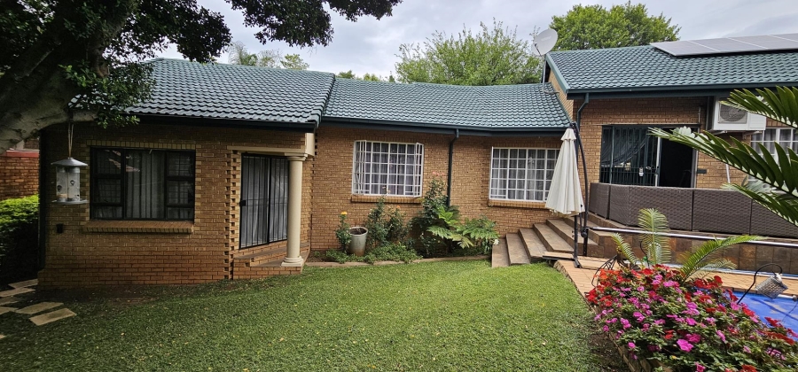 5 Bedroom Property for Sale in Moreleta Park Gauteng