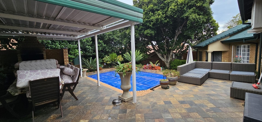 5 Bedroom Property for Sale in Moreleta Park Gauteng