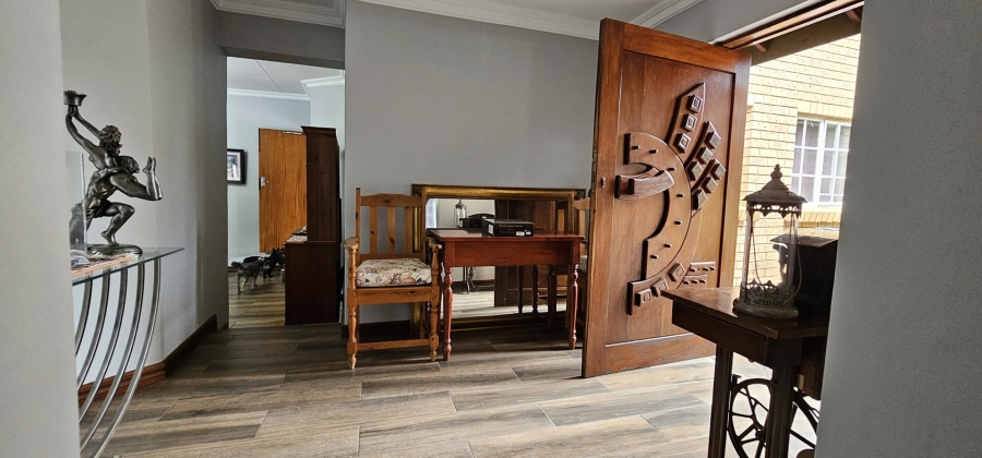 5 Bedroom Property for Sale in Moreleta Park Gauteng