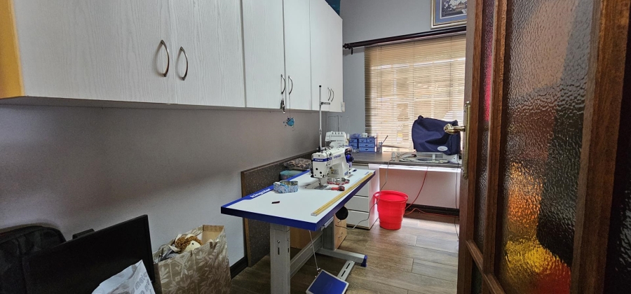 5 Bedroom Property for Sale in Moreleta Park Gauteng