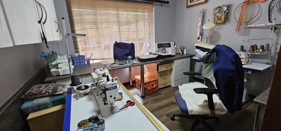 5 Bedroom Property for Sale in Moreleta Park Gauteng