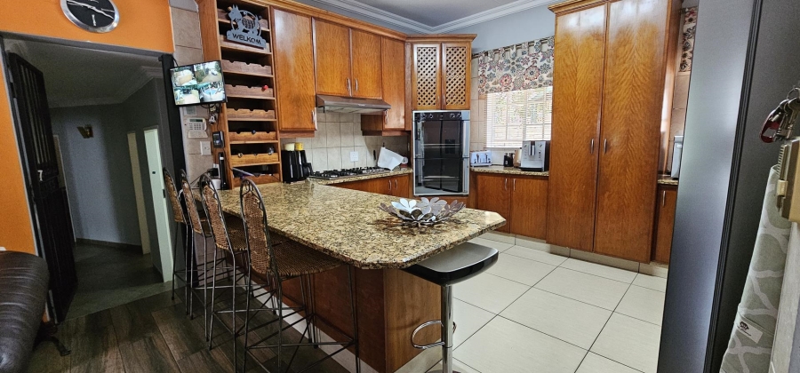 5 Bedroom Property for Sale in Moreleta Park Gauteng