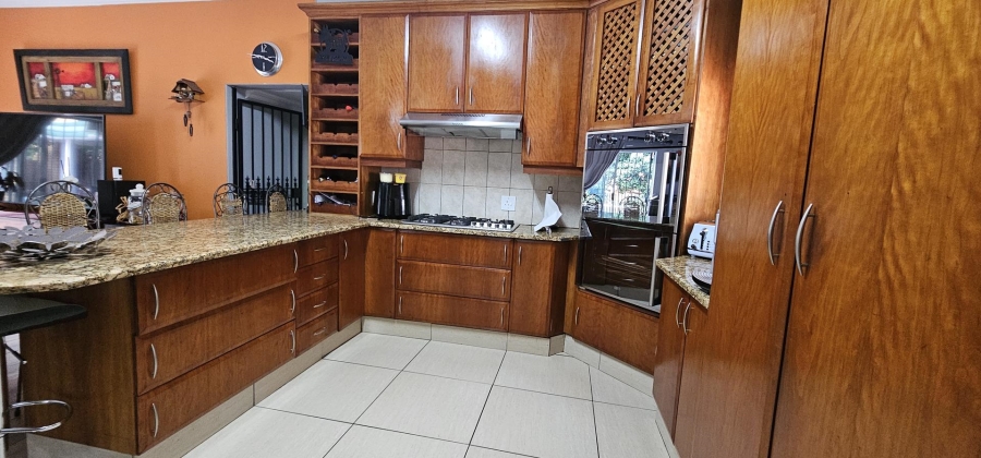 5 Bedroom Property for Sale in Moreleta Park Gauteng