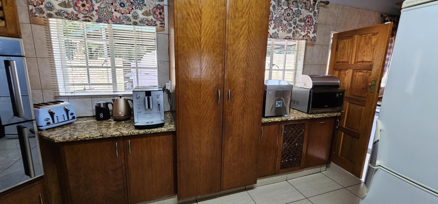 5 Bedroom Property for Sale in Moreleta Park Gauteng