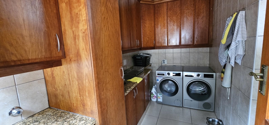 5 Bedroom Property for Sale in Moreleta Park Gauteng