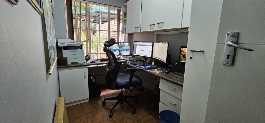 5 Bedroom Property for Sale in Moreleta Park Gauteng