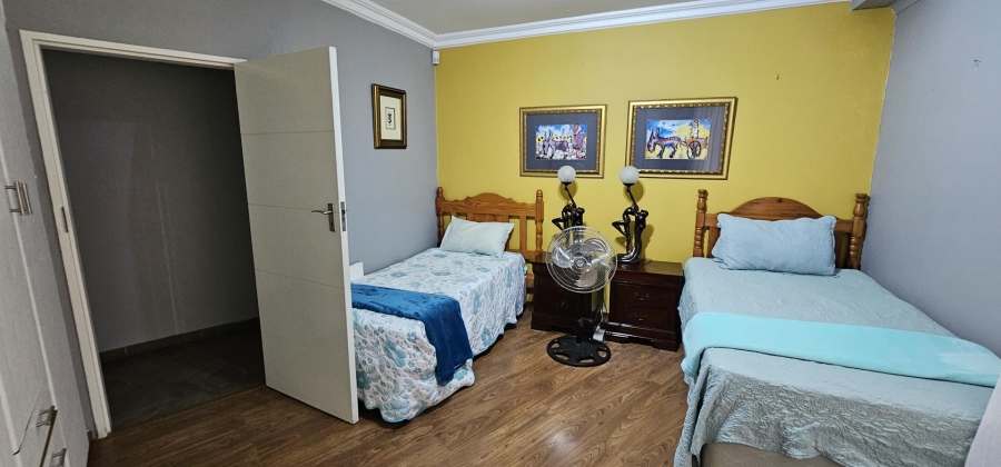 5 Bedroom Property for Sale in Moreleta Park Gauteng