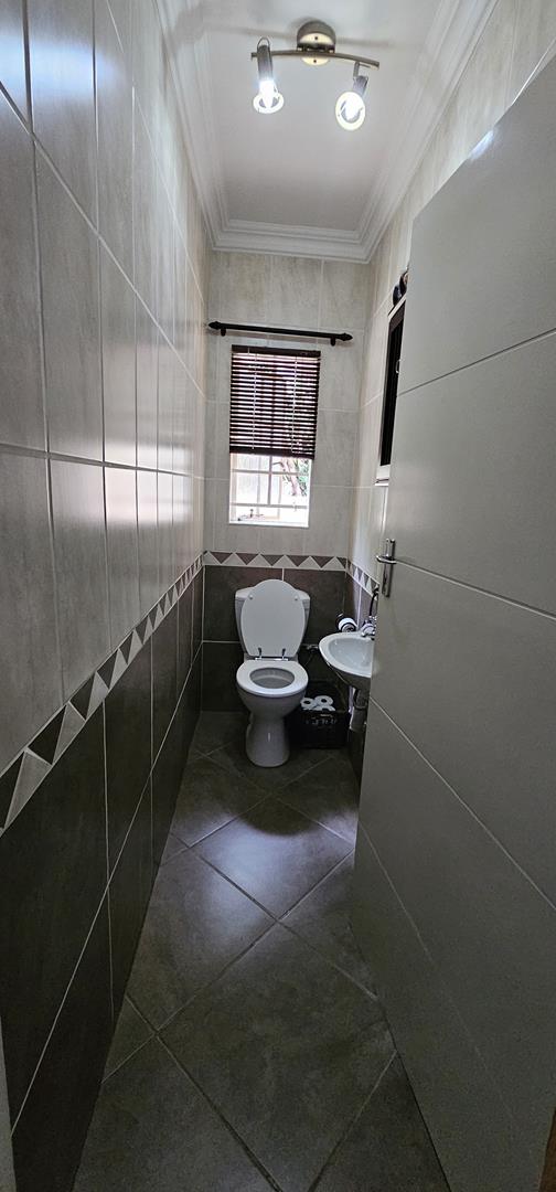 5 Bedroom Property for Sale in Moreleta Park Gauteng