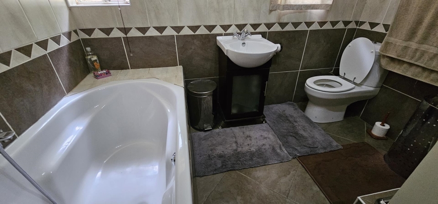 5 Bedroom Property for Sale in Moreleta Park Gauteng