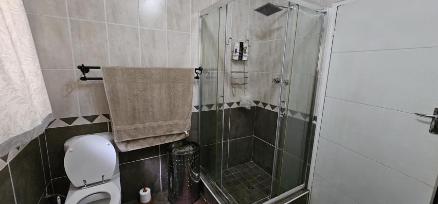 5 Bedroom Property for Sale in Moreleta Park Gauteng