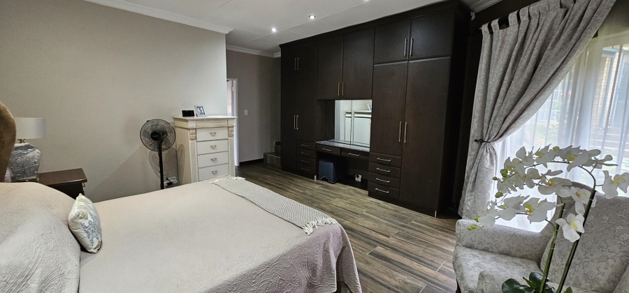 5 Bedroom Property for Sale in Moreleta Park Gauteng