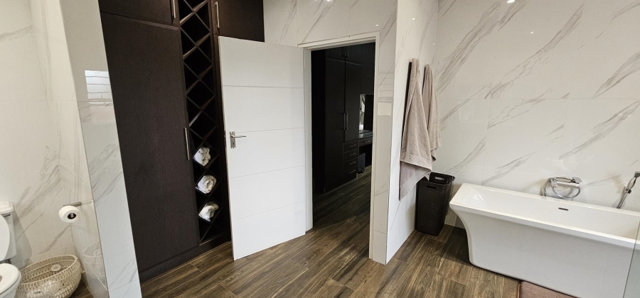 5 Bedroom Property for Sale in Moreleta Park Gauteng