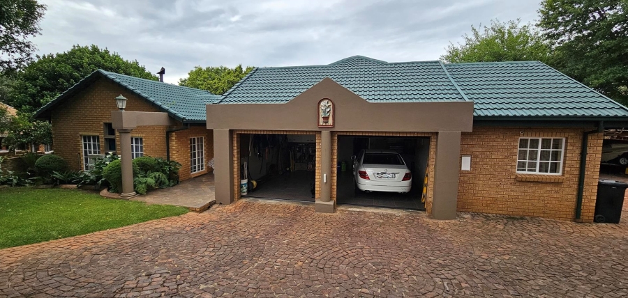 5 Bedroom Property for Sale in Moreleta Park Gauteng