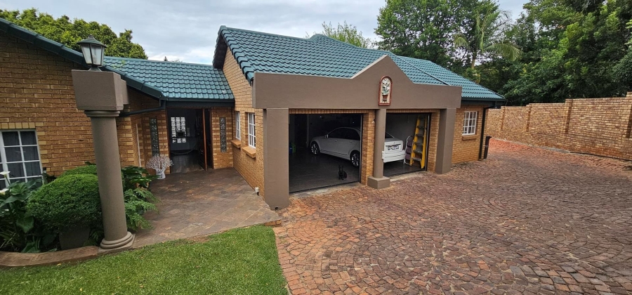 5 Bedroom Property for Sale in Moreleta Park Gauteng