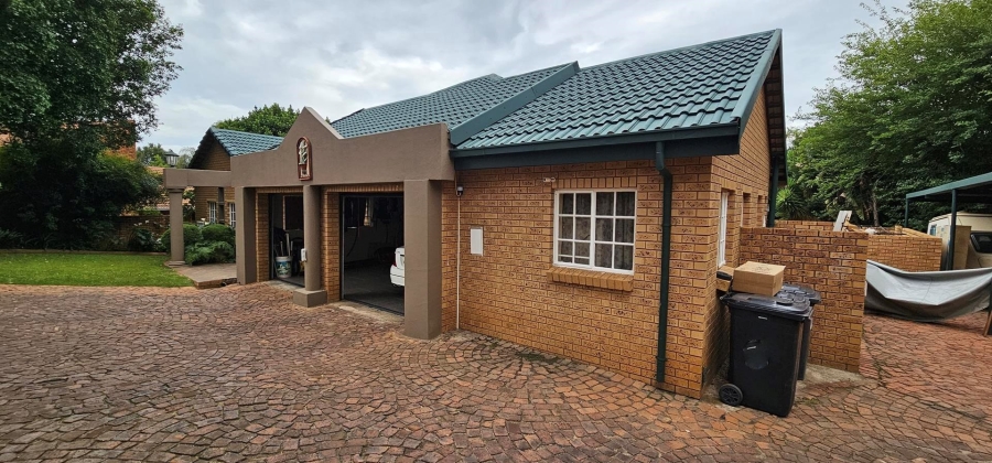 5 Bedroom Property for Sale in Moreleta Park Gauteng
