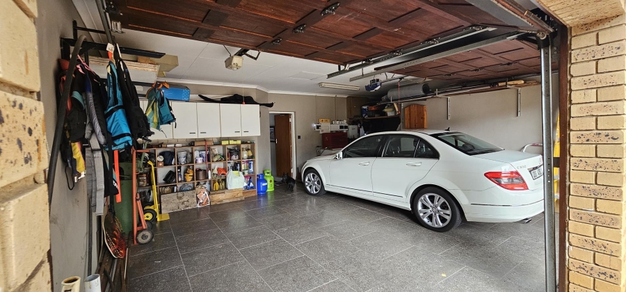 5 Bedroom Property for Sale in Moreleta Park Gauteng