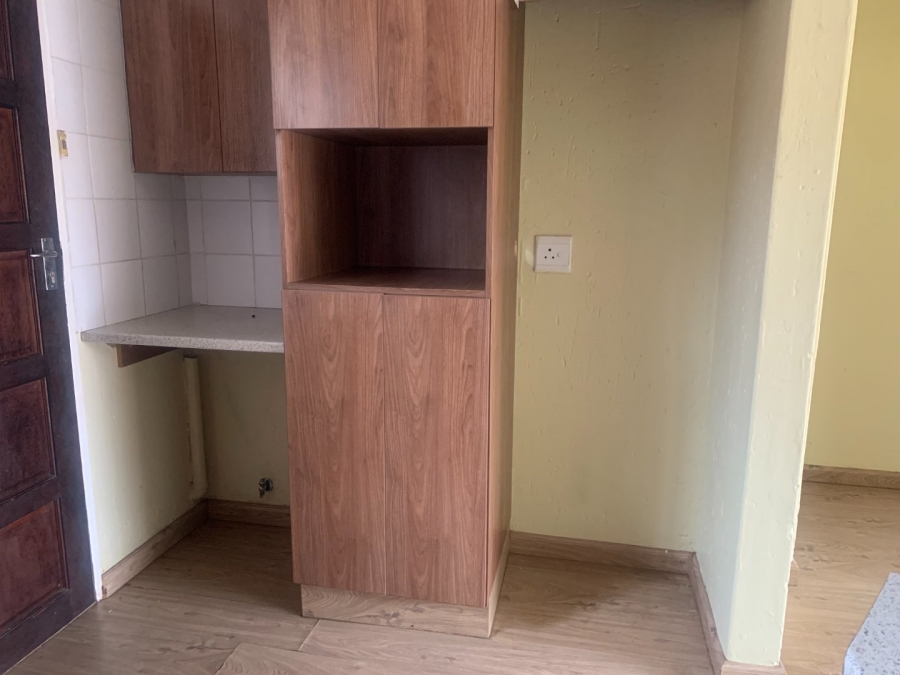 To Let 2 Bedroom Property for Rent in Heuwelsig Estate Gauteng