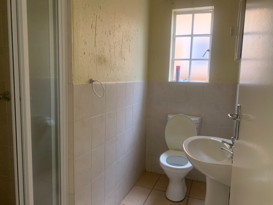 To Let 2 Bedroom Property for Rent in Heuwelsig Estate Gauteng