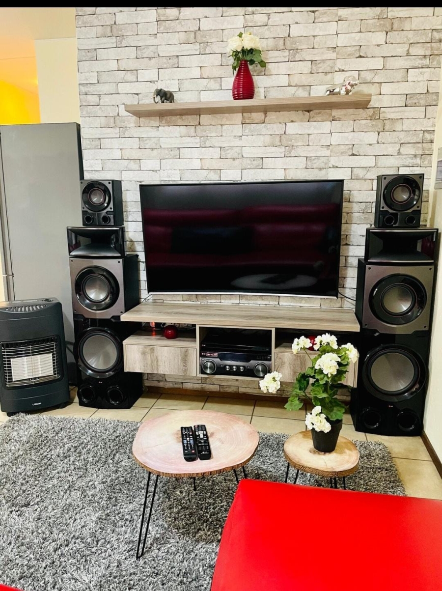 2 Bedroom Property for Sale in Comet Gauteng