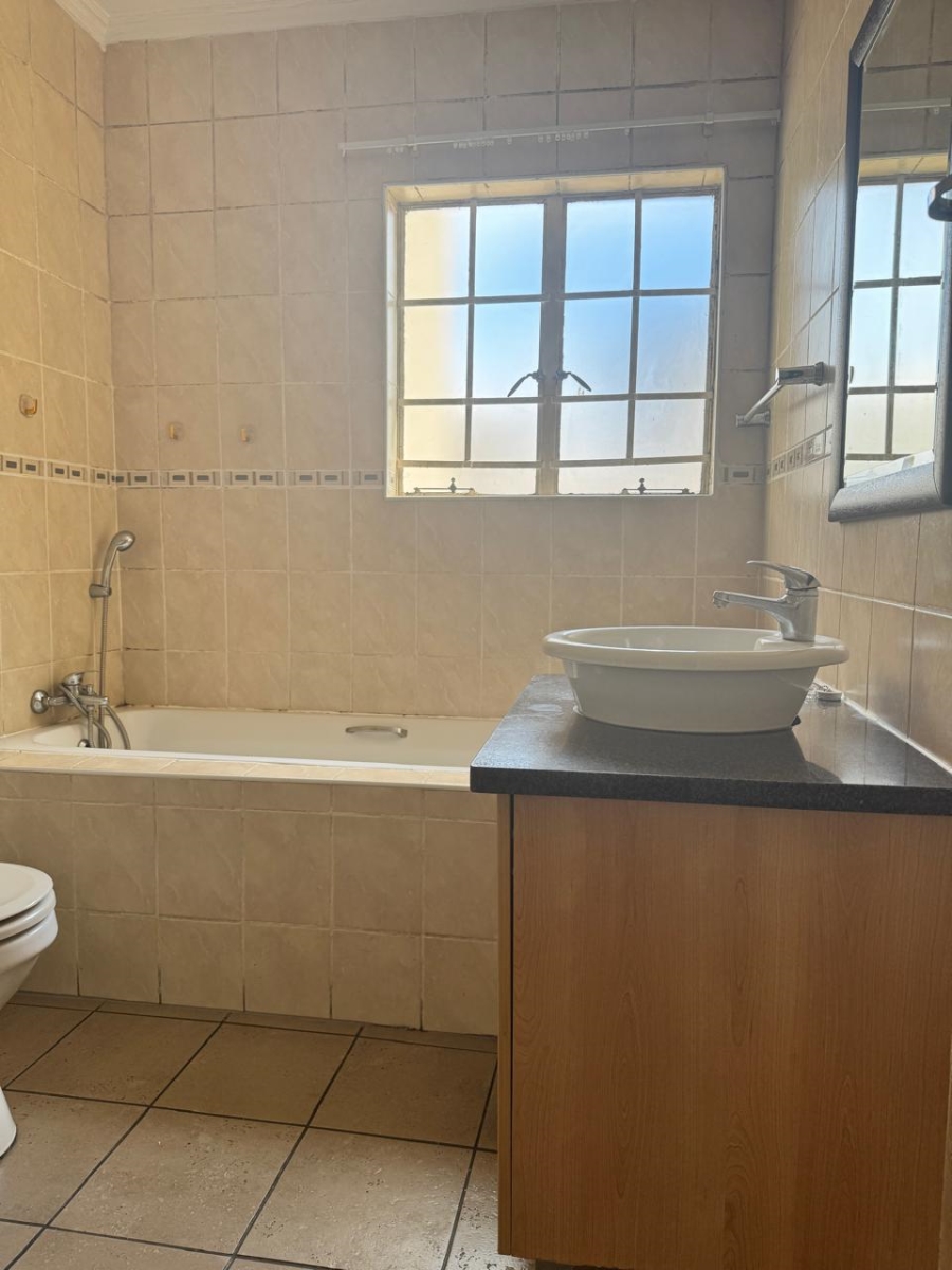 To Let 2 Bedroom Property for Rent in Noordwyk Gauteng