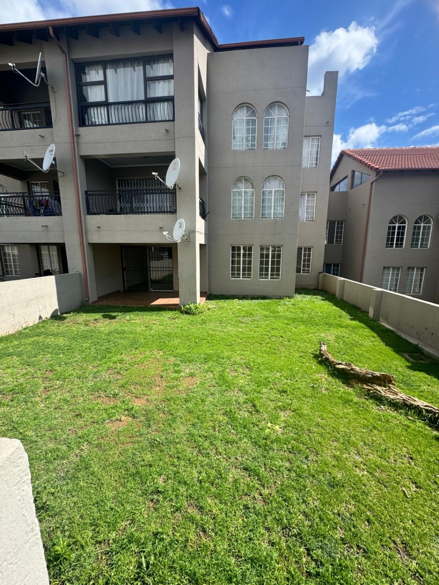 To Let 2 Bedroom Property for Rent in Noordwyk Gauteng