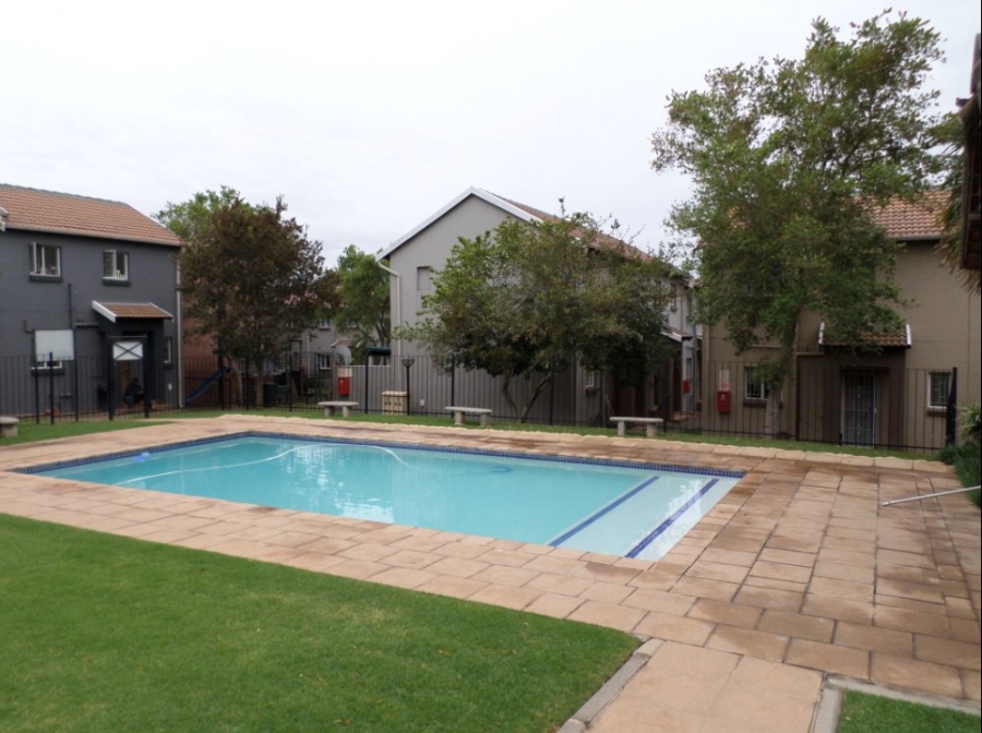 2 Bedroom Property for Sale in Greenstone Hill Gauteng