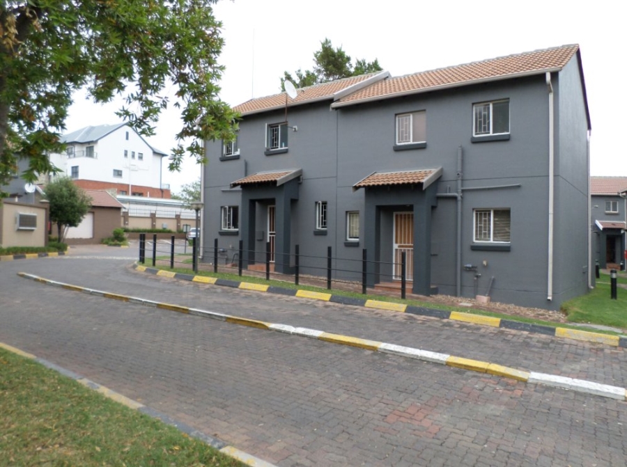 2 Bedroom Property for Sale in Greenstone Hill Gauteng