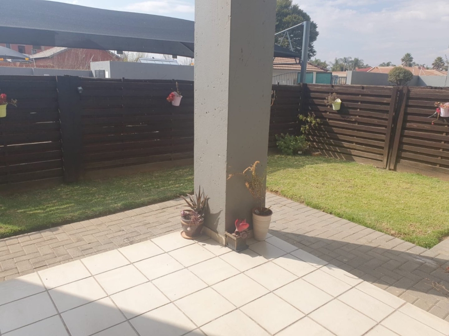 To Let 2 Bedroom Property for Rent in Bardene Gauteng