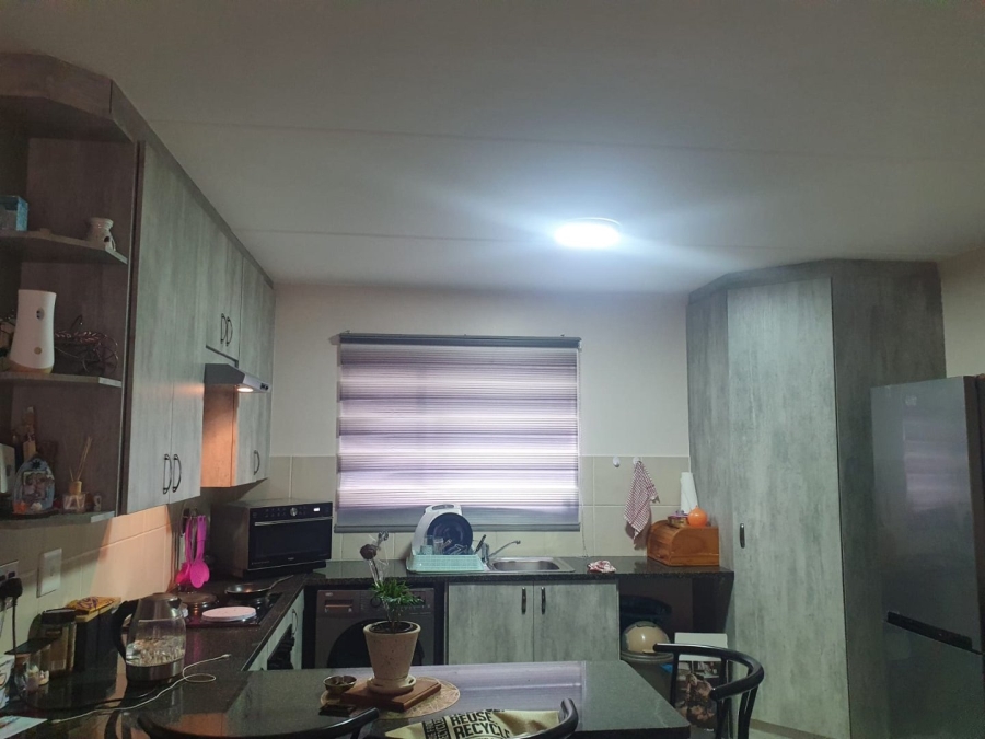 To Let 2 Bedroom Property for Rent in Bardene Gauteng