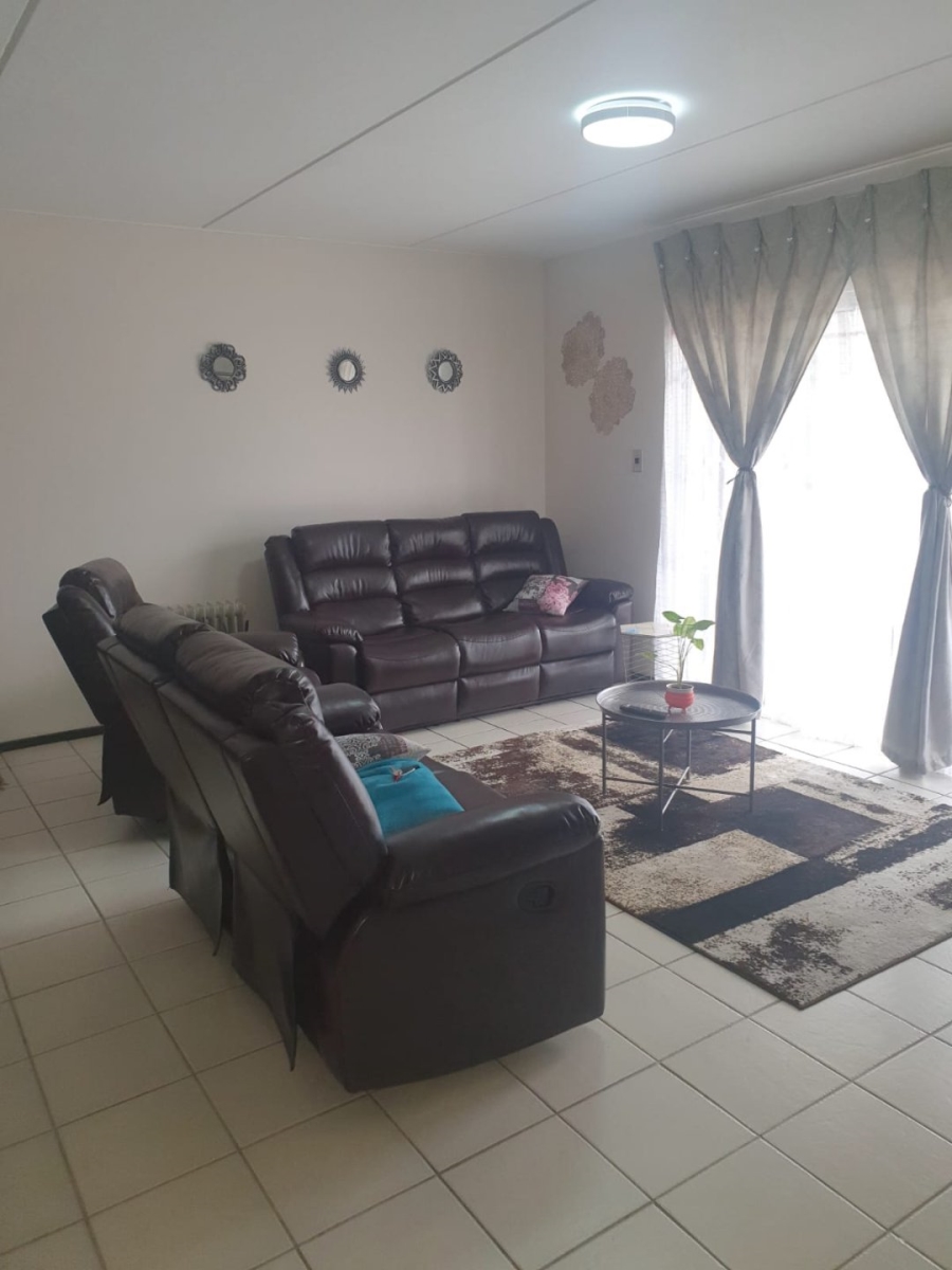 To Let 2 Bedroom Property for Rent in Bardene Gauteng
