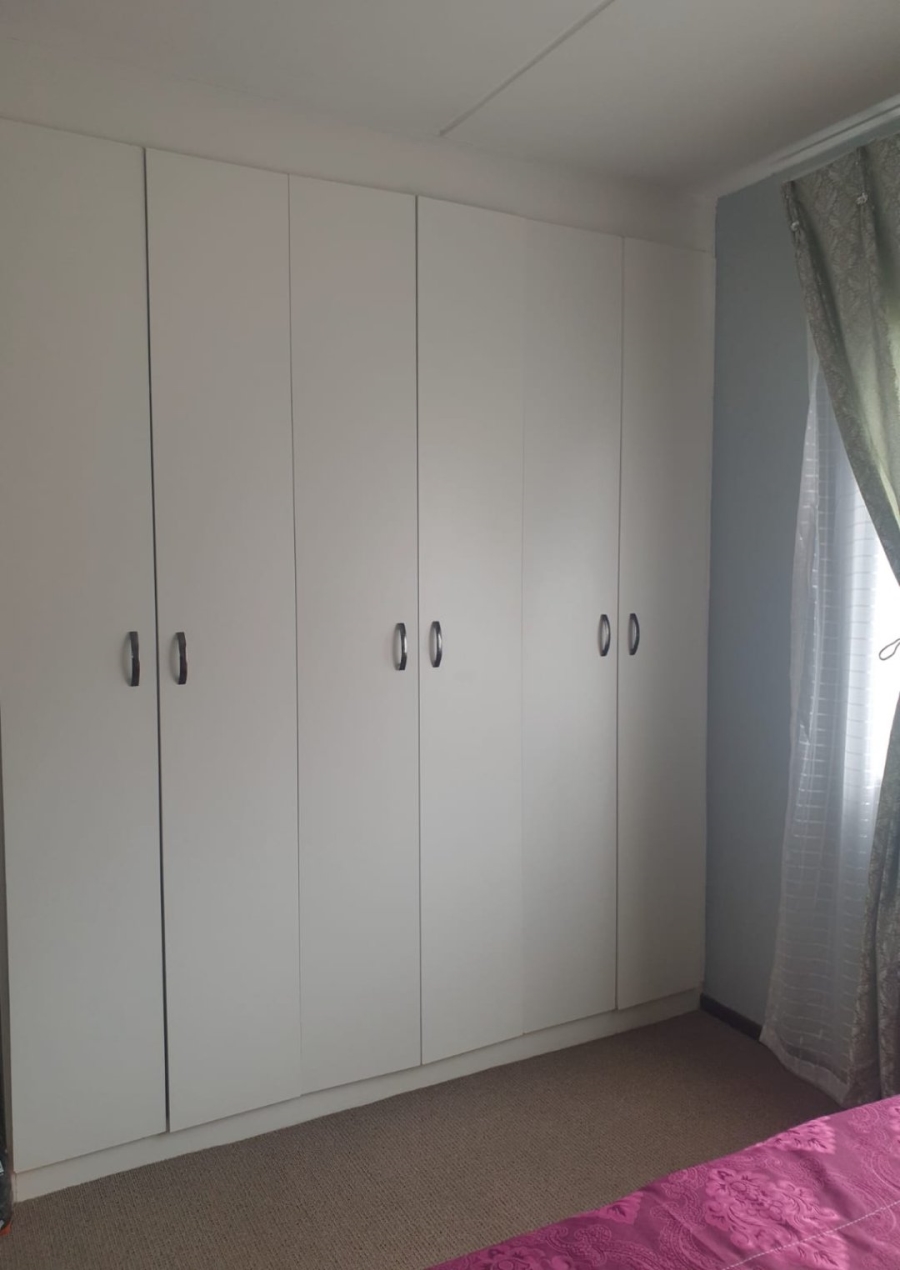 To Let 2 Bedroom Property for Rent in Bardene Gauteng