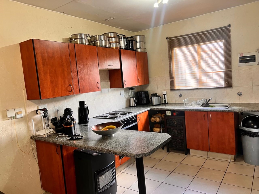 Bedroom Property for Sale in Greenstone Hill Gauteng