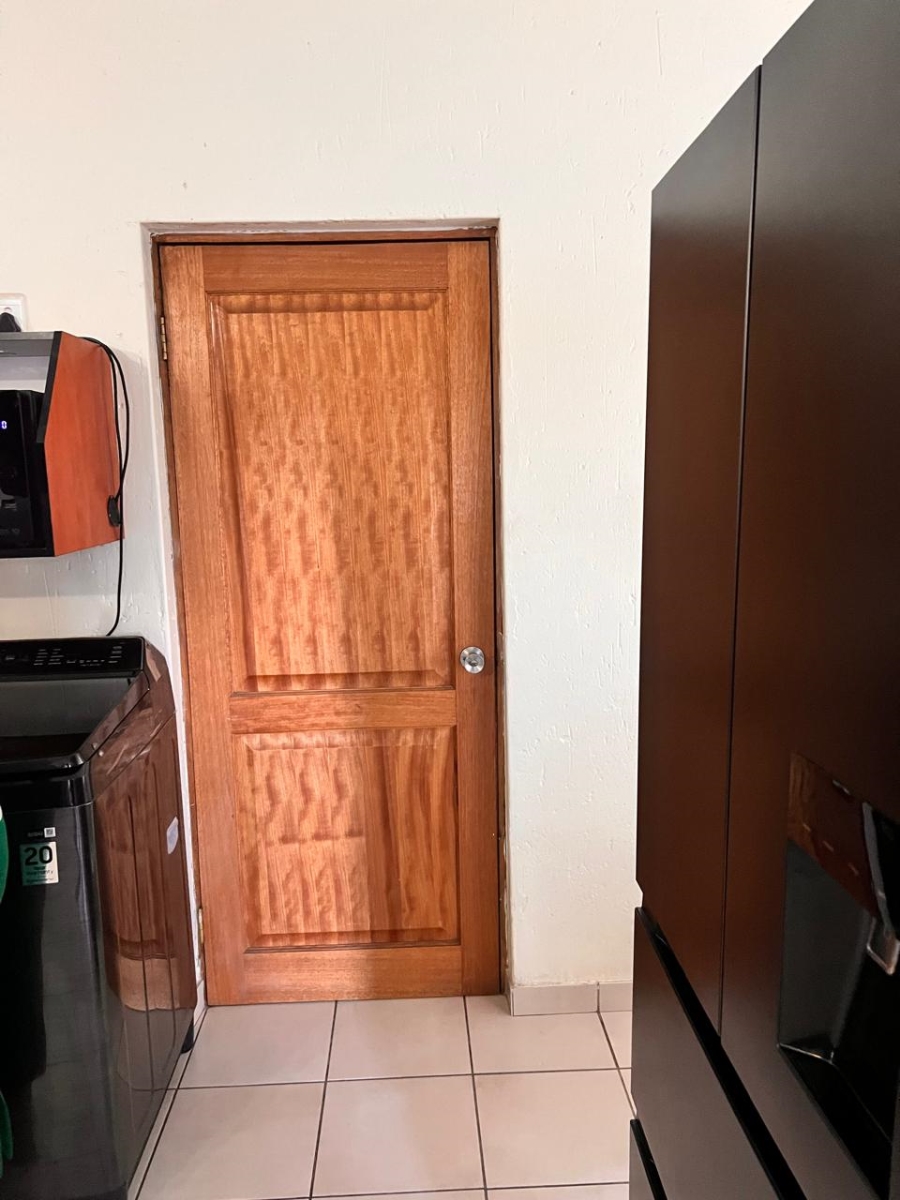  Bedroom Property for Sale in Greenstone Hill Gauteng