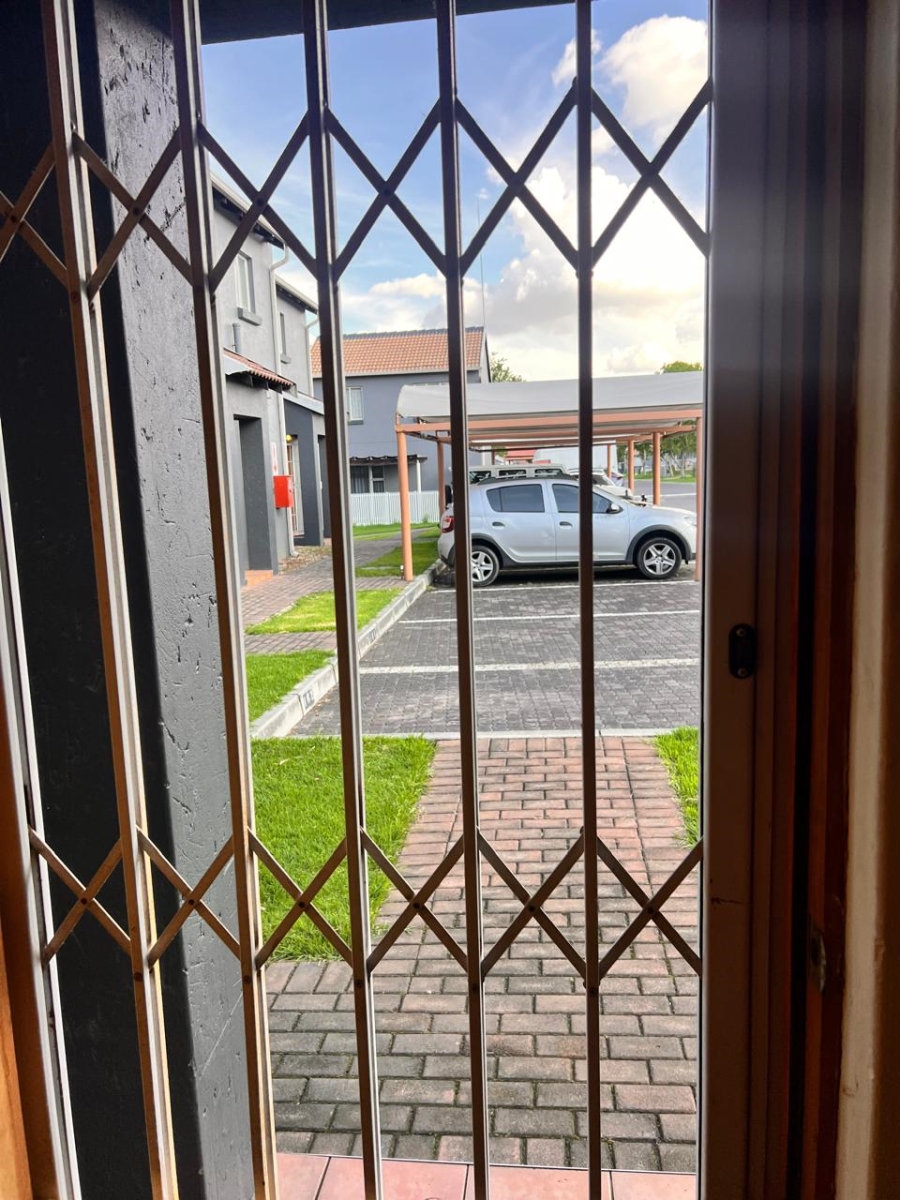  Bedroom Property for Sale in Greenstone Hill Gauteng