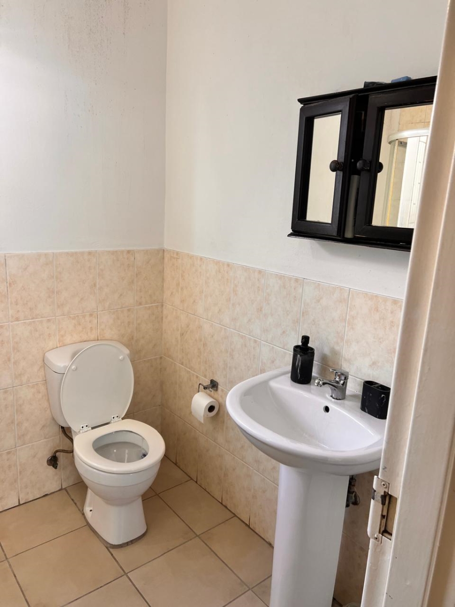  Bedroom Property for Sale in Greenstone Hill Gauteng