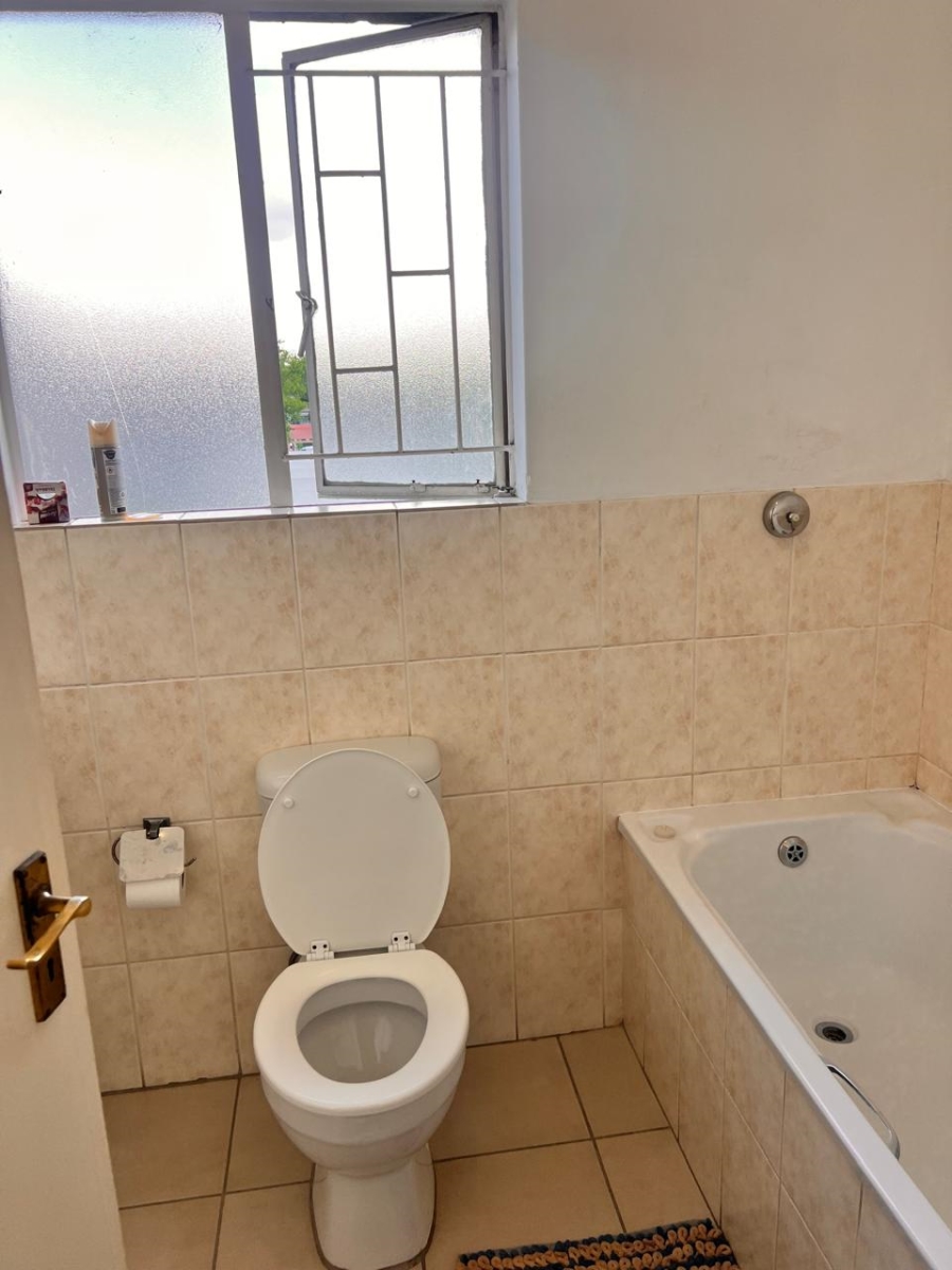  Bedroom Property for Sale in Greenstone Hill Gauteng