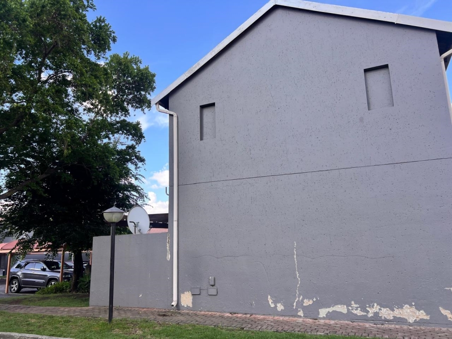  Bedroom Property for Sale in Greenstone Hill Gauteng