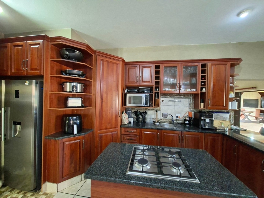 5 Bedroom Property for Sale in Moreleta Park Gauteng