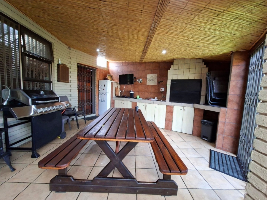 5 Bedroom Property for Sale in Moreleta Park Gauteng