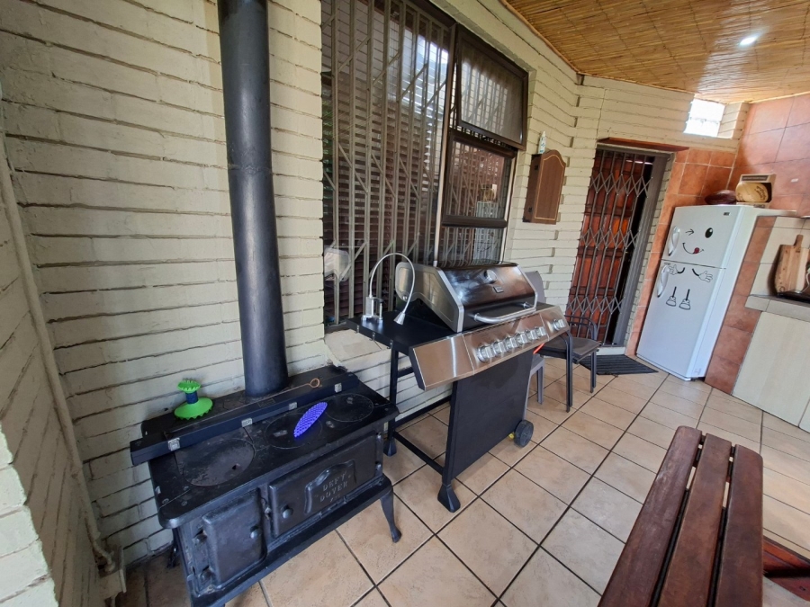 5 Bedroom Property for Sale in Moreleta Park Gauteng