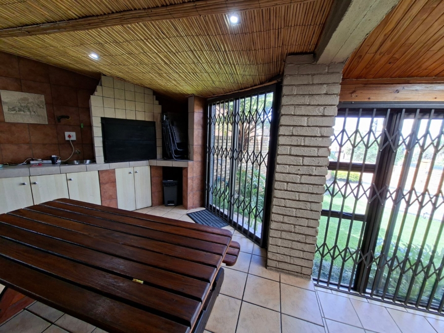 5 Bedroom Property for Sale in Moreleta Park Gauteng