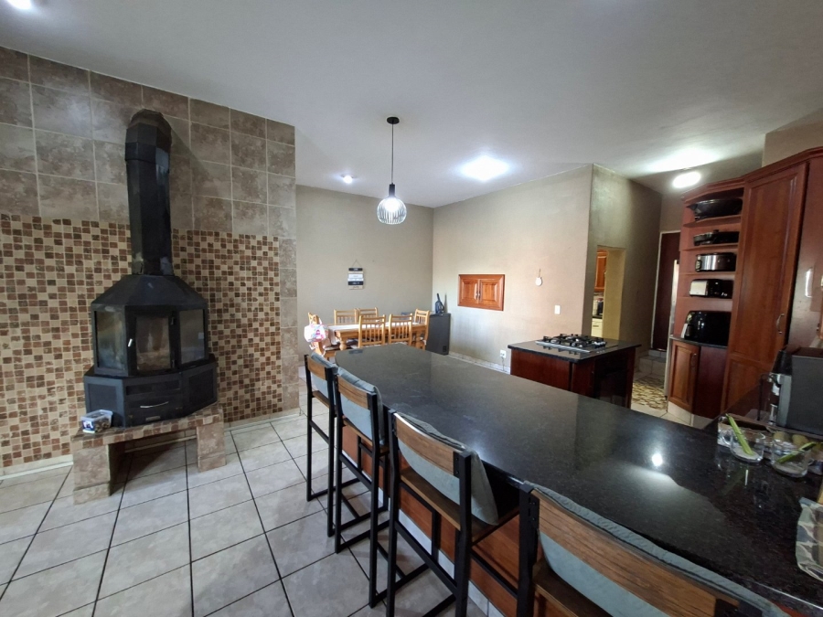 5 Bedroom Property for Sale in Moreleta Park Gauteng