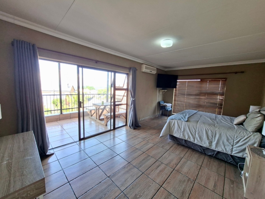 5 Bedroom Property for Sale in Moreleta Park Gauteng