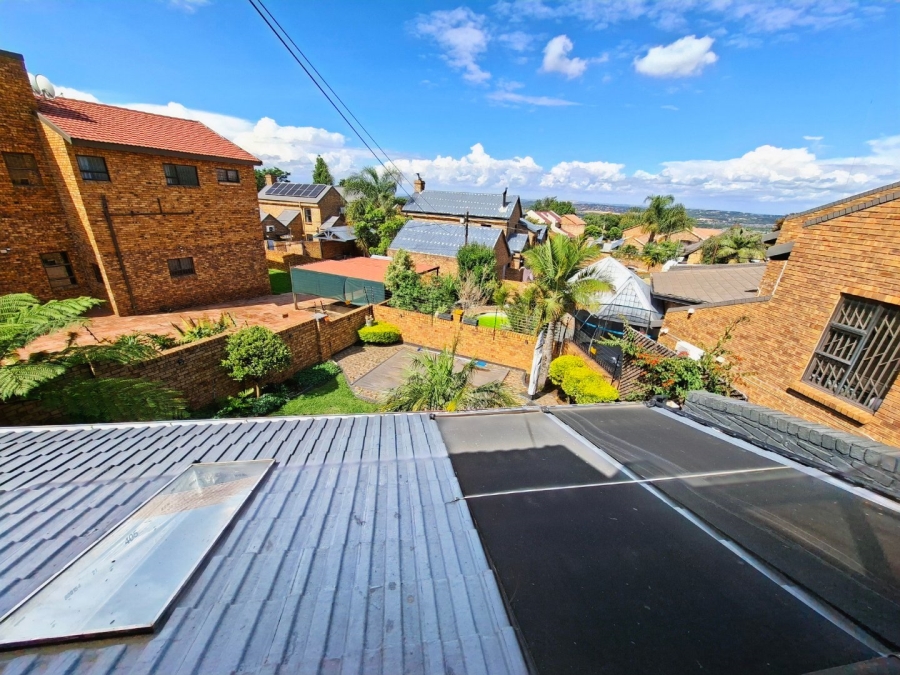 5 Bedroom Property for Sale in Moreleta Park Gauteng