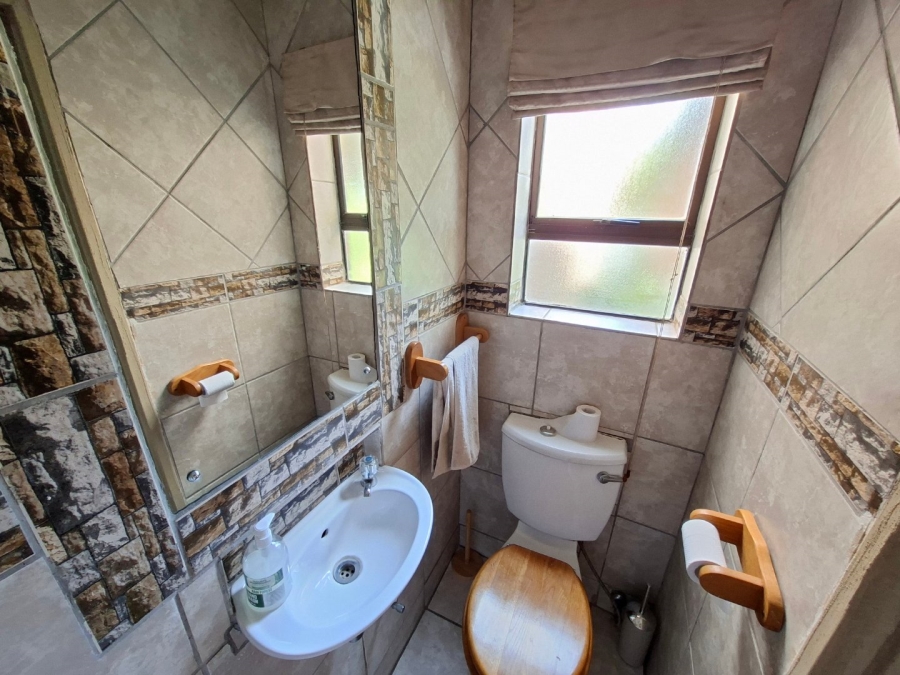 5 Bedroom Property for Sale in Moreleta Park Gauteng