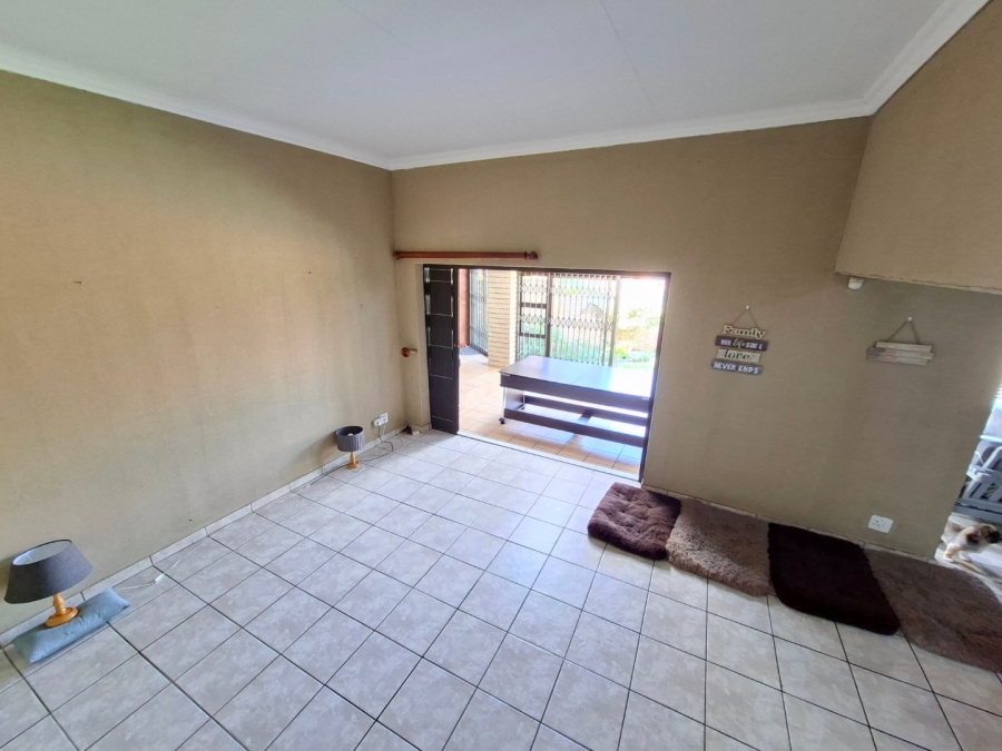 5 Bedroom Property for Sale in Moreleta Park Gauteng