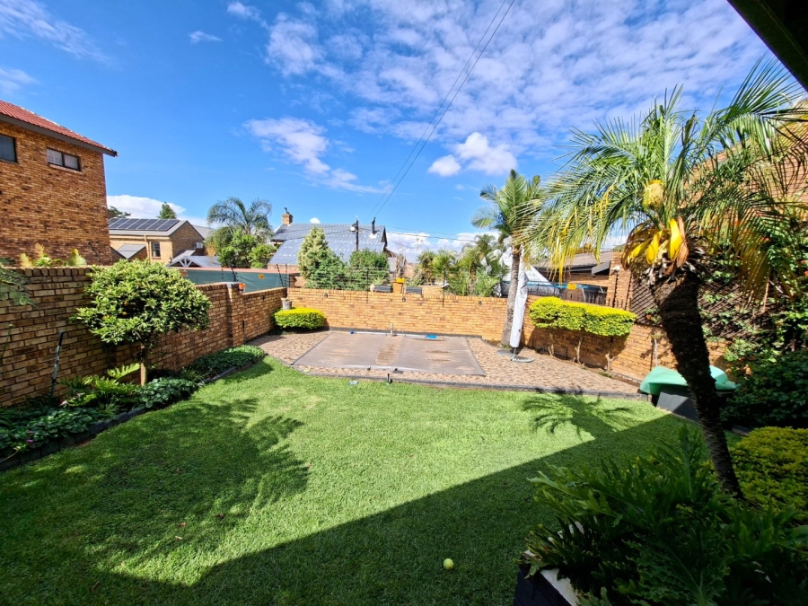 5 Bedroom Property for Sale in Moreleta Park Gauteng